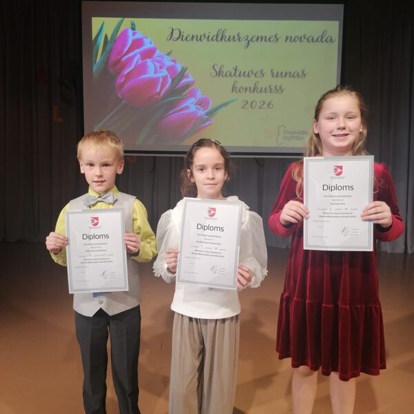 PAMATSKOLAS SKOLĒNI PIEDALĀS SKATUVES RUNAS KONKURSĀ