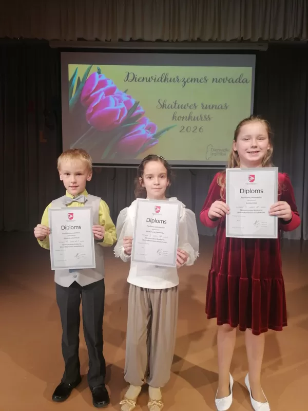 PAMATSKOLAS SKOLĒNI PIEDALĀS SKATUVES RUNAS KONKURSĀ